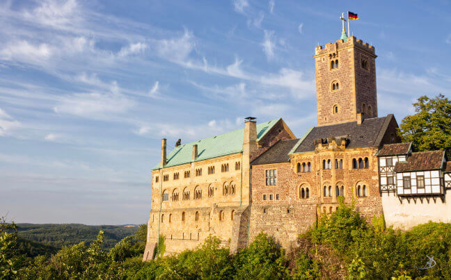 The Wartburg in wide format (German: Die Wartburg im Breitformat)